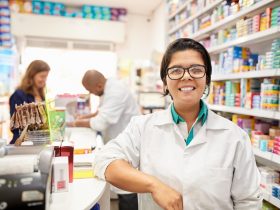 Drogarias e Farmácias: Qual a Diferença? Tudo o Que Você Precisa Saber para Comprar Seus Medicamentos com Segurança